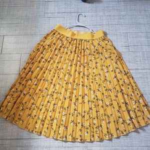 Yellow skirt